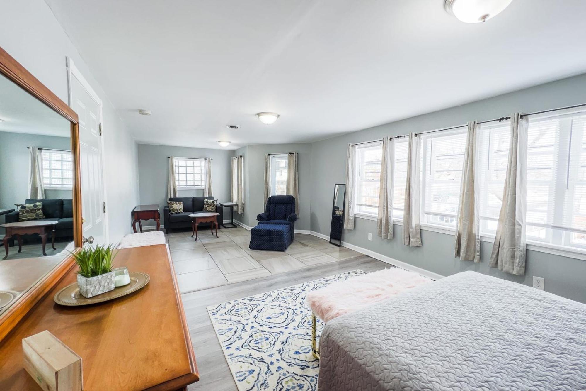 Large 6Br, 6 Bath In The City Of Niagara Falls Exterior photo
